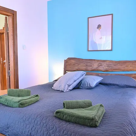 Lejlighed Comfortable 2-bedroom Near The Lift By Flat Mаnаger