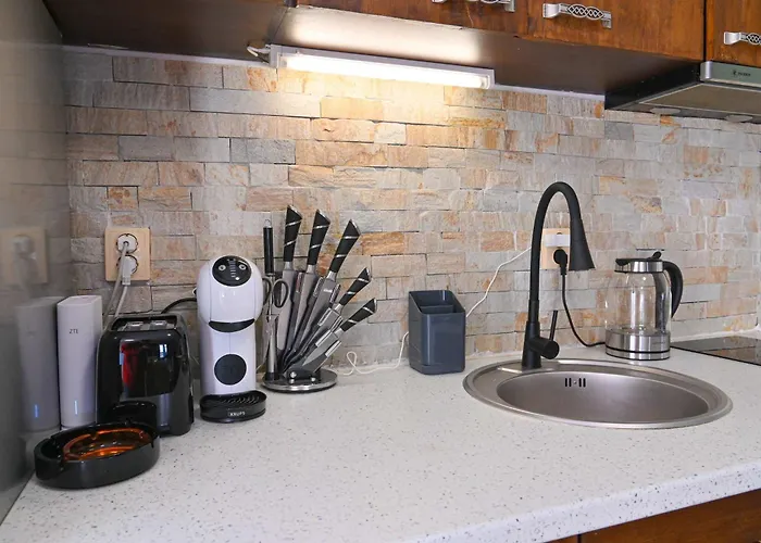 Апартамент Comfortable 2-bedroom Near The Lift By Flat Mаnаger