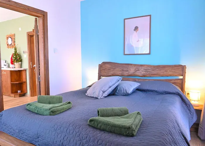 Апартамент Comfortable 2-bedroom Near The Lift By Flat Mаnаger